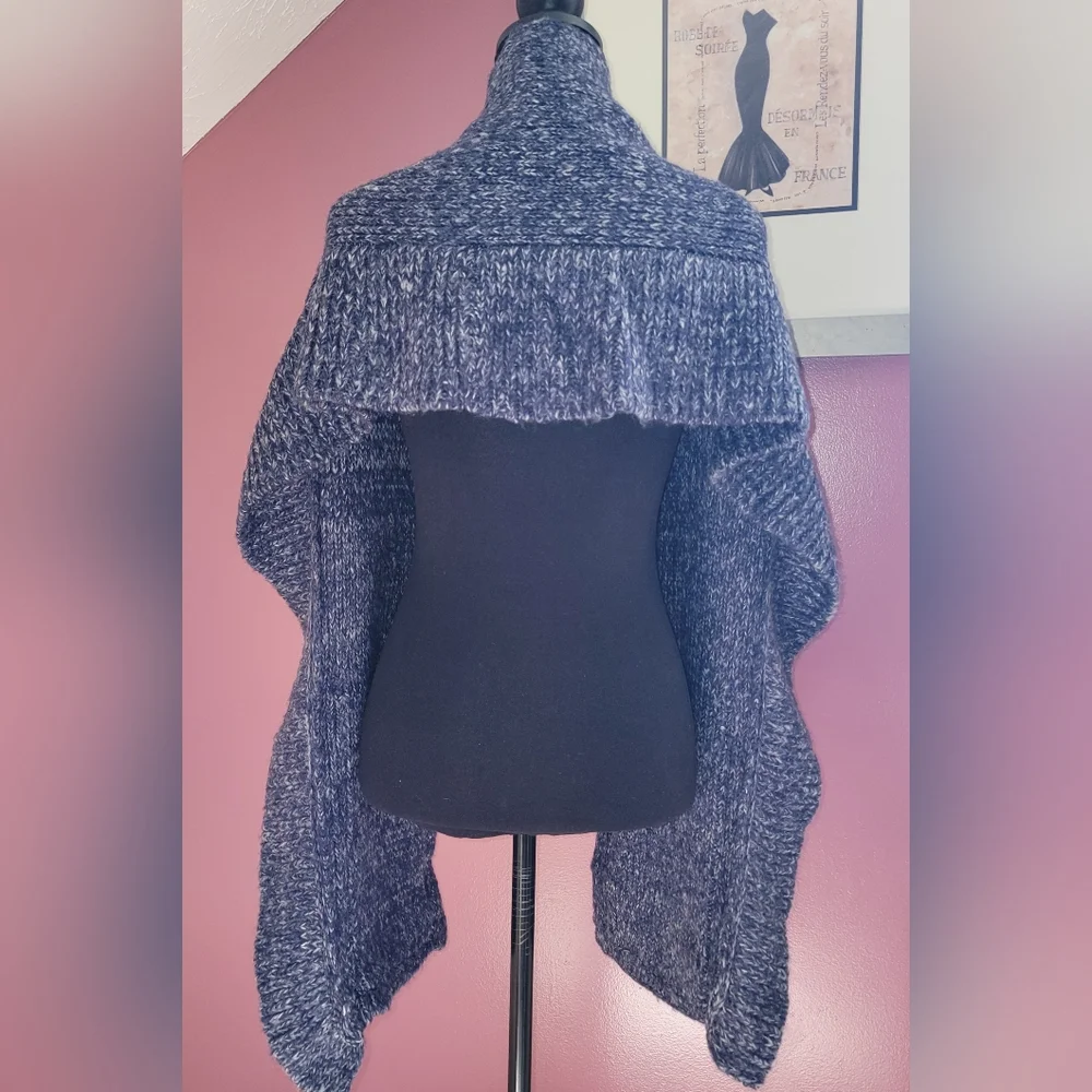 Vince Camuto Sweater‎ Wrap